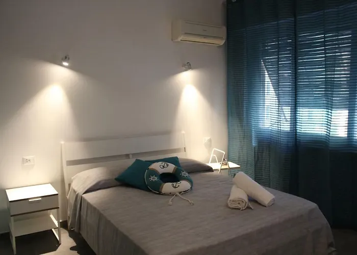 Bed & Breakfast La Finestra Sul Porto 4*