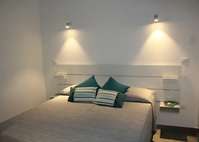 Bed & Breakfast La Finestra Sul Porto 4*